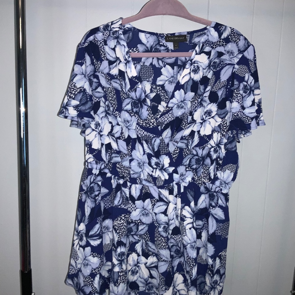 Lane Bryant blue white floral faux wrap top Sz 16 peplum hem short sleeve
